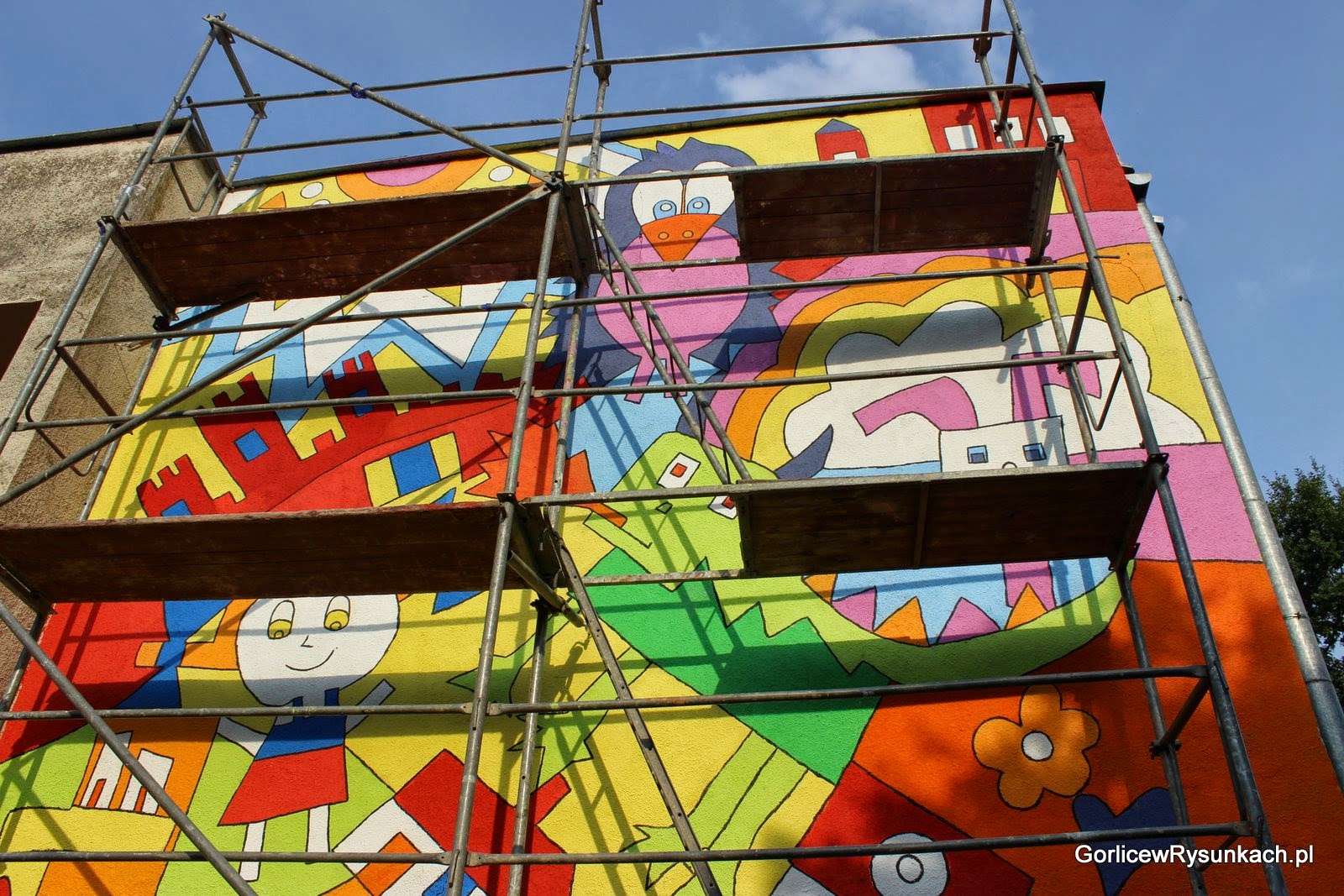 Mural na żłobku w Krakowie - kolorowa elewacja dla dzieci